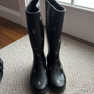 Says size 5 but I am a 7/7.5 and they fit me nicely.